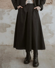 Lade das Bild in den Galerie-Viewer, Ausgestellter Rock mit Falten und schöner Oberfläche