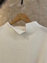 Lade das Bild in den Galerie-Viewer, Merinopullover Turtleneck mit Schlitz