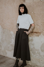 Lade das Bild in den Galerie-Viewer, Ausgestellter Rock mit Falten und schöner Oberfläche