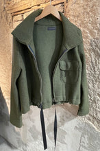 Lade das Bild in den Galerie-Viewer, Kurzjacke aus Merinowolle