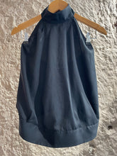 Lade das Bild in den Galerie-Viewer, Neckholder-Top mit hohem Rücken