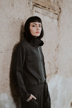 Lade das Bild in den Galerie-Viewer, Kurzjacke mit Stehkragen aus Tencel