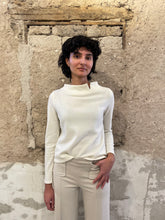 Lade das Bild in den Galerie-Viewer, Merinopullover Turtleneck mit Schlitz