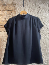 Lade das Bild in den Galerie-Viewer, Bluse mit Stehkragen und Kurzarm