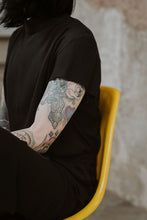 Lade das Bild in den Galerie-Viewer, Bluse mit Stehkragen und Kurzarm