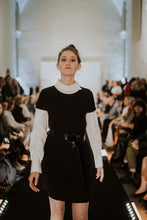 Lade das Bild in den Galerie-Viewer, Basic Kleid mit Taschen. Das kleine Schwarze