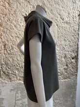 Lade das Bild in den Galerie-Viewer, Oberteil mit halsfernem Stehkragen