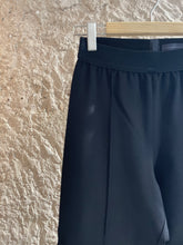 Lade das Bild in den Galerie-Viewer, Schmale Hose Stiftform