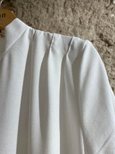 Lade das Bild in den Galerie-Viewer, Bluse mit Stehkragen und Kurzarm