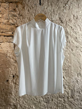 Lade das Bild in den Galerie-Viewer, Bluse mit Stehkragen und Kurzarm