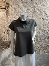 Lade das Bild in den Galerie-Viewer, Oberteil mit halsfernem Kragen und Armbündchen