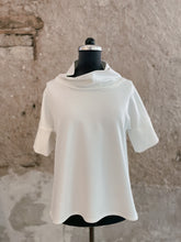 Lade das Bild in den Galerie-Viewer, Oberteil mit halsfernem Kragen und Armbündchen