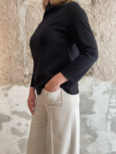 Lade das Bild in den Galerie-Viewer, Oberteil Turtleneck mit Schlitz