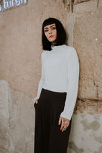 Lade das Bild in den Galerie-Viewer, Oberteil aus Bambus mit Rolli
