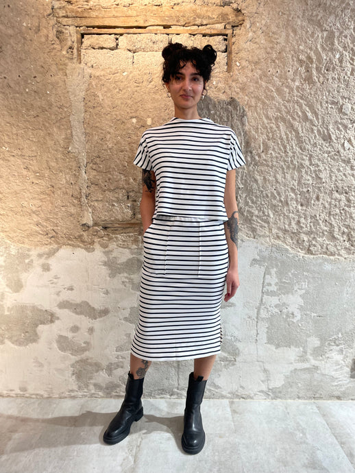 Stiftrock in Ringel mit seitlichen Schlitzen und Eingriffstaschen