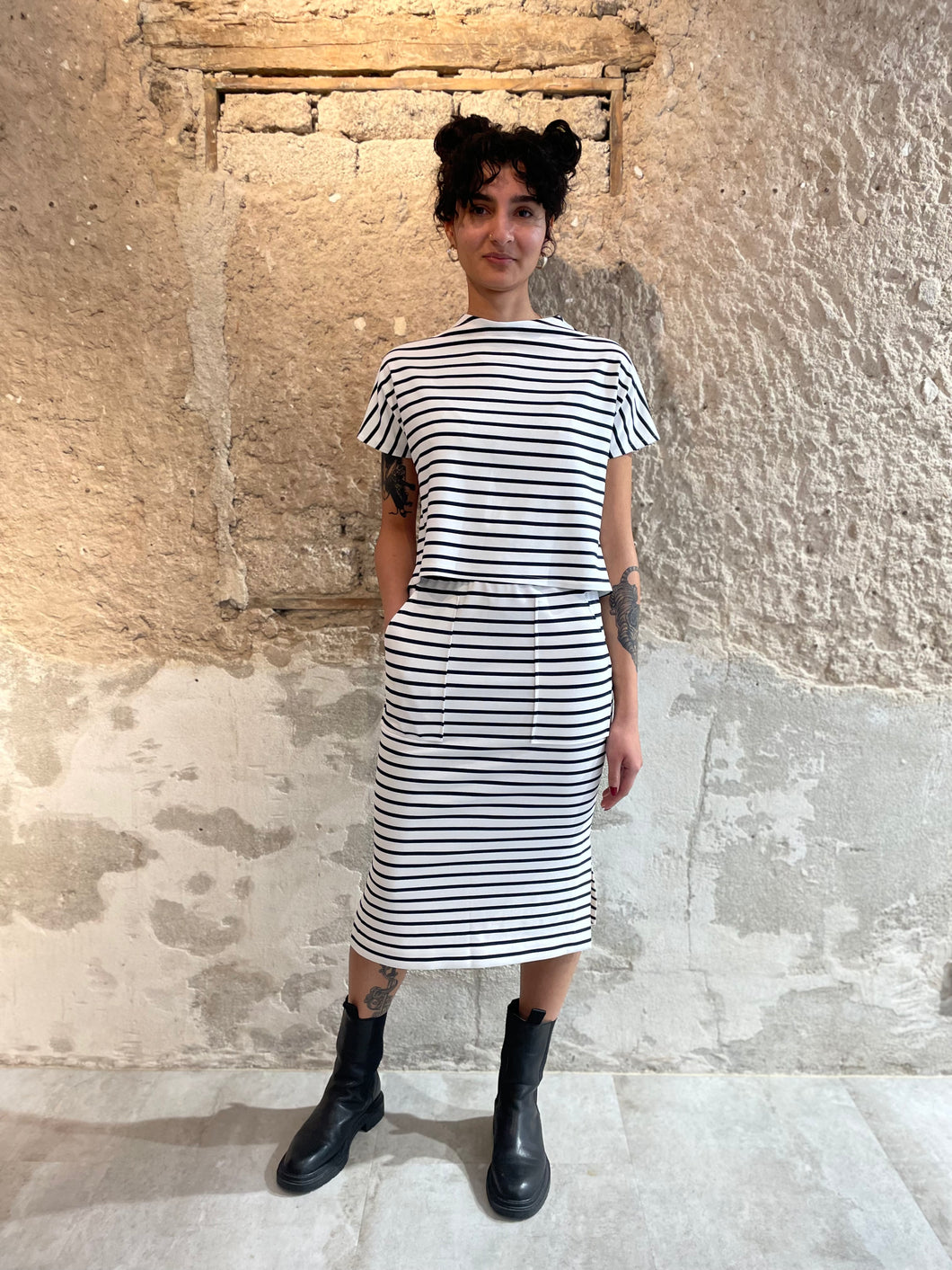 Stiftrock in Ringel mit seitlichen Schlitzen und Eingriffstaschen