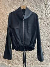 Lade das Bild in den Galerie-Viewer, Kurzjacke mit Stehkragen aus Tencel
