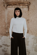 Lade das Bild in den Galerie-Viewer, Oberteil aus Bambus mit Rolli
