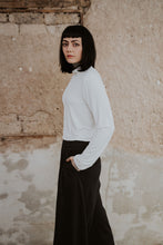 Lade das Bild in den Galerie-Viewer, Oberteil aus Bambus mit Rolli
