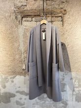 Lade das Bild in den Galerie-Viewer, Mantel aus Schurwolle in taupe
